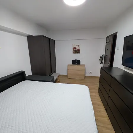Cosy Parkside Close To The Metro Station Apartment