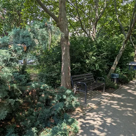 Apartment Cosy Parkside Close To The Metro Station Bucharest